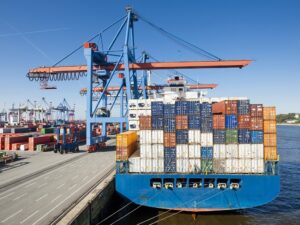 跨境电商头程成本高时效慢？货代“拼箱+协议价+海外仓”联动方案，单票省2000元-鑫汉物流